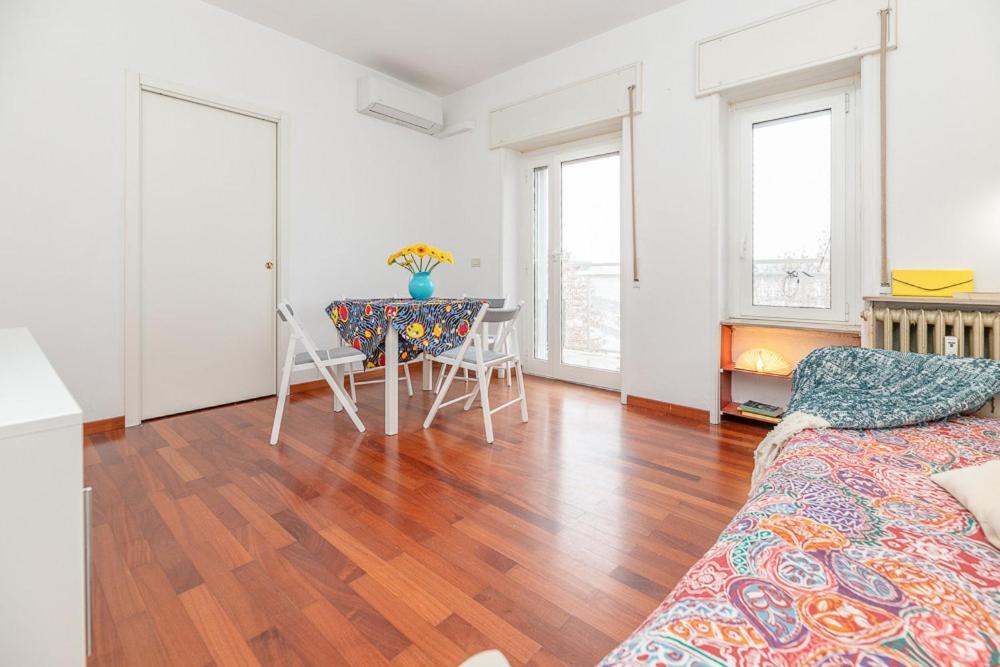 Bright And Quiet Close To Fair Apartment Milan