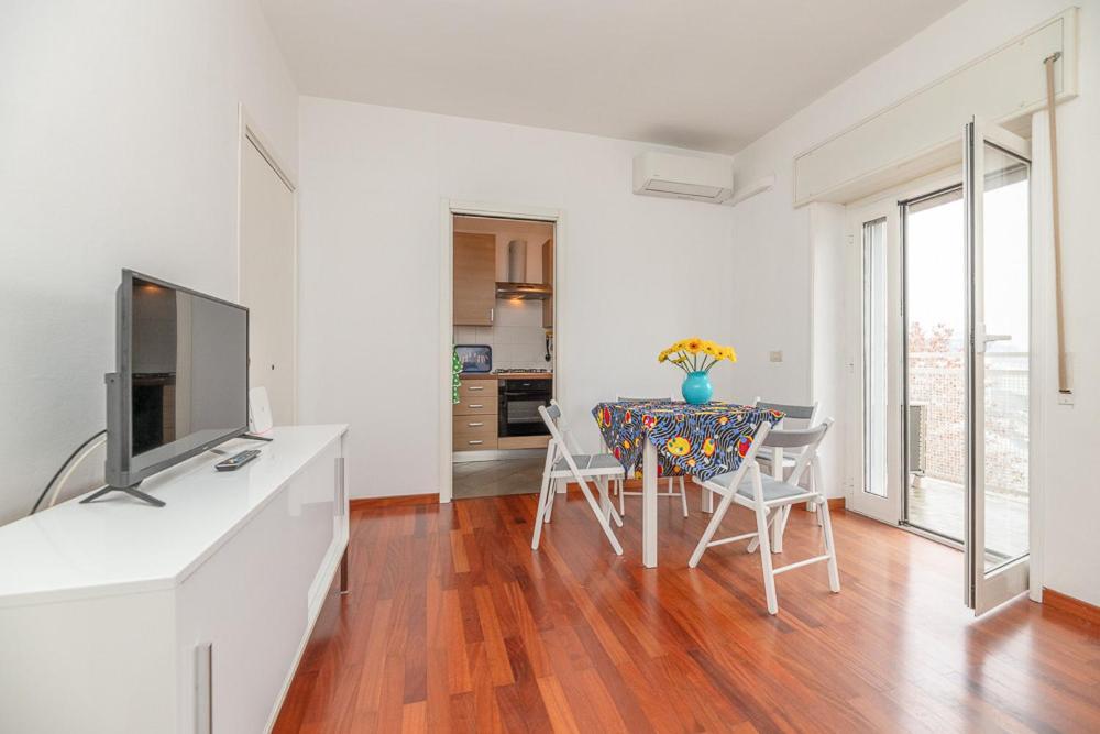 Apartment Bright And Quiet Close To Fair Milan