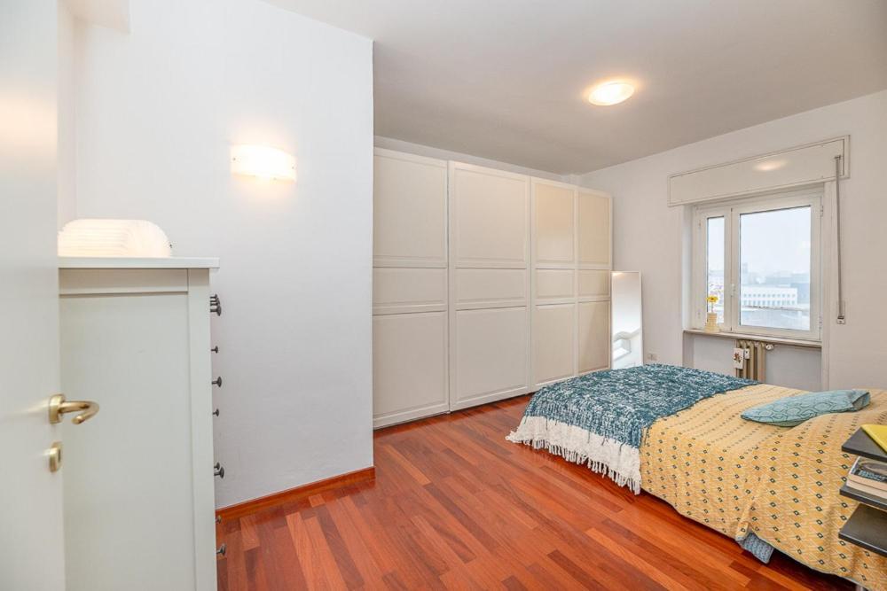 Bright And Quiet Close To Fair Apartment *