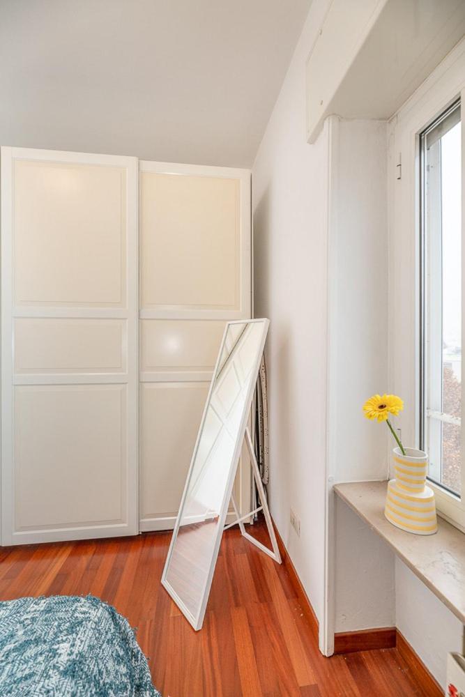 Bright And Quiet Close To Fair Apartment *